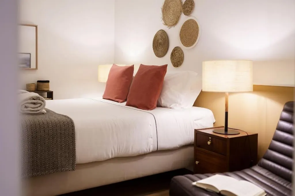 Lisbon Charm With Patio Apartment 0*,
