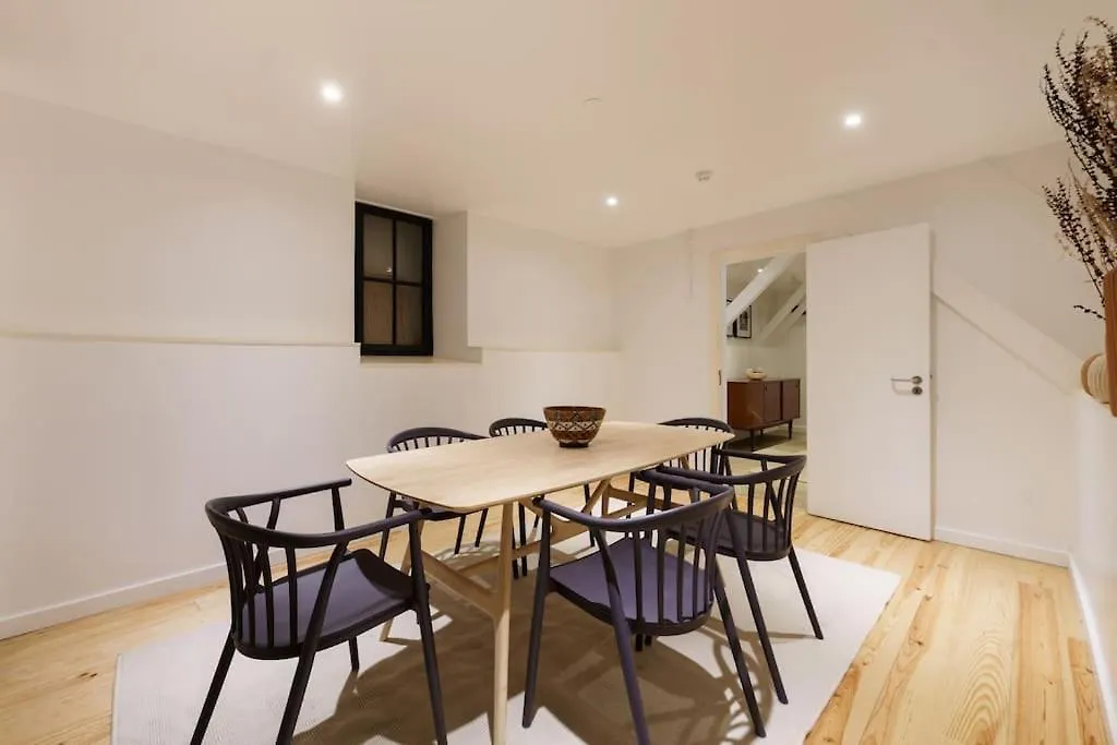 Lisbon Charm With Patio Apartment