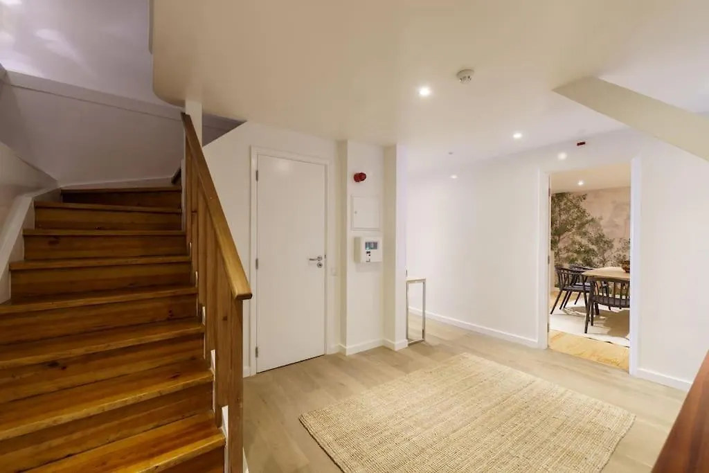 Lisbon Charm With Patio Apartment
