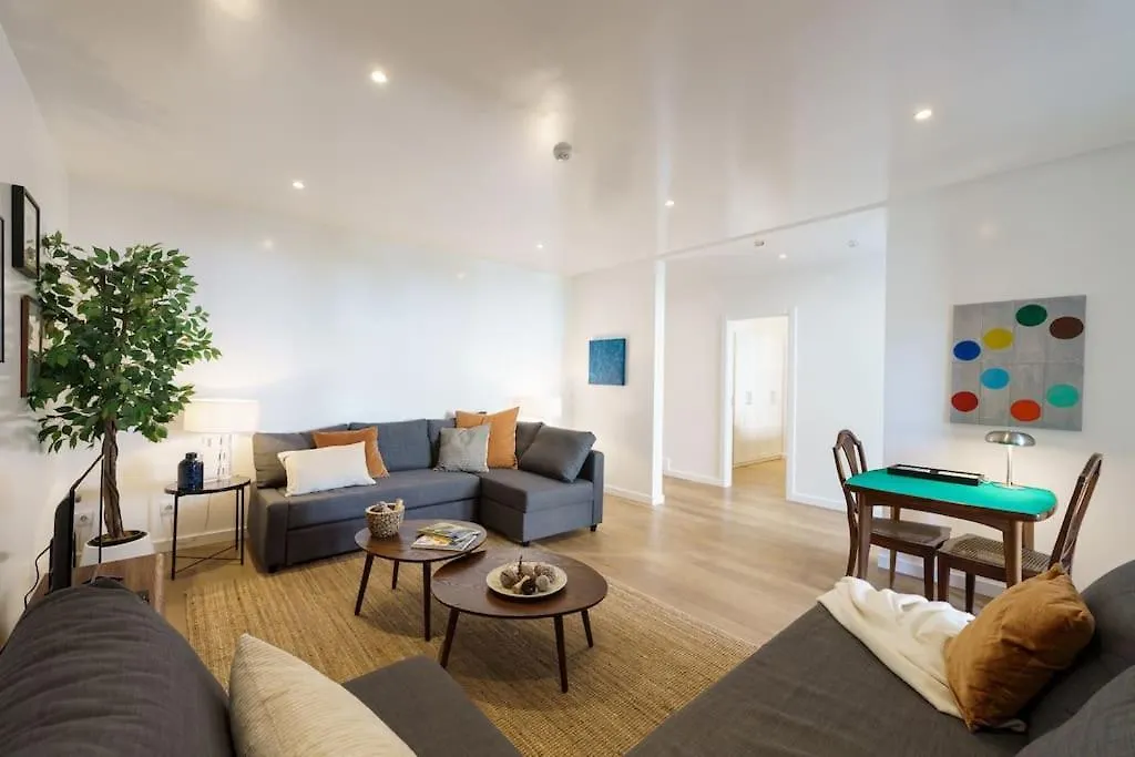 Lisbon Charm With Patio Apartment 0*,