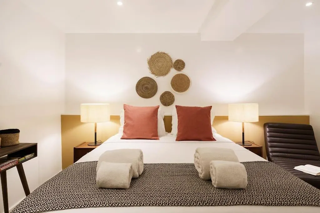 Lisbon Charm With Patio Apartment
