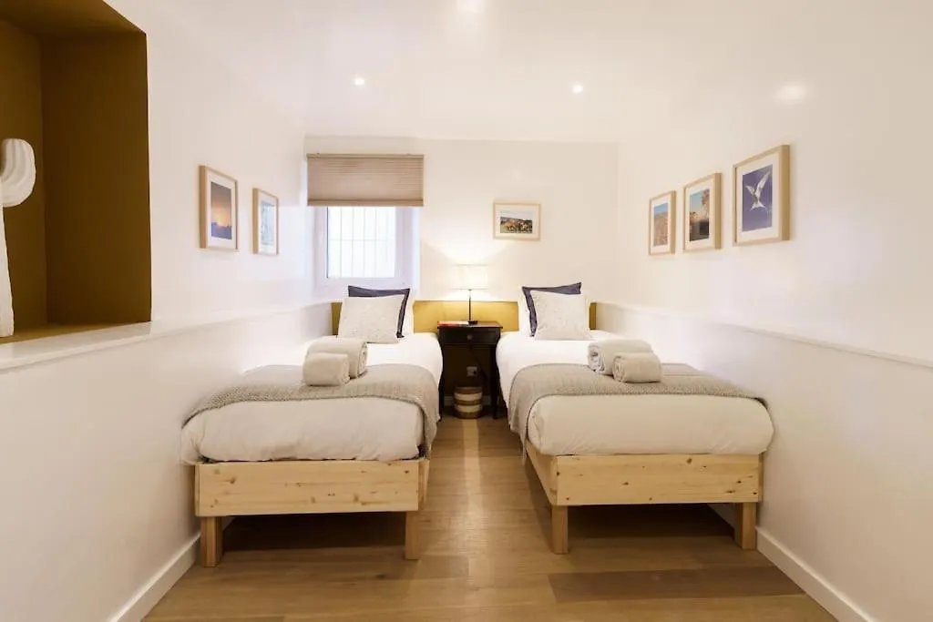 Lisbon Charm With Patio Appartement